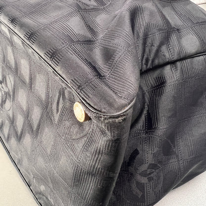Chanel Black Tote Bags A-15369