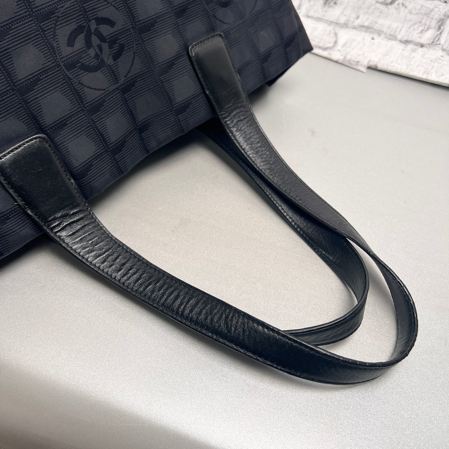 Chanel Black Tote Bags A-15369