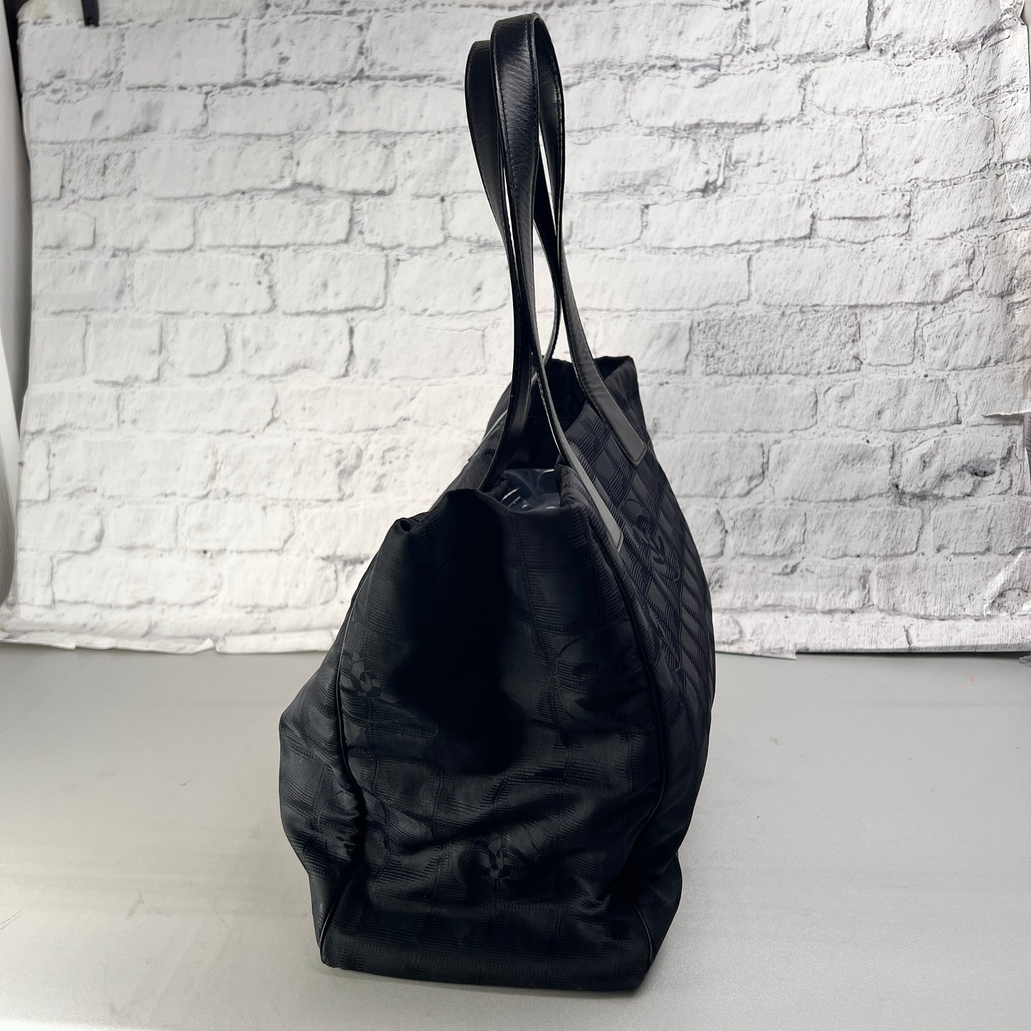 Chanel Black Tote Bags A-15369