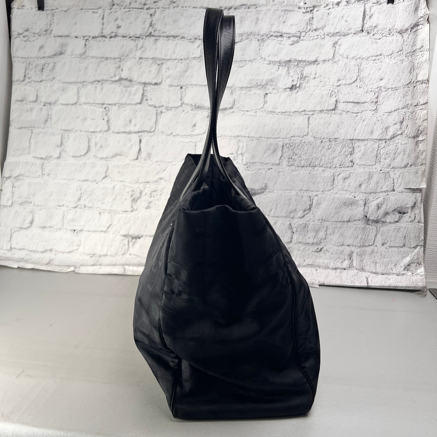 Chanel Black Tote Bags A-15369