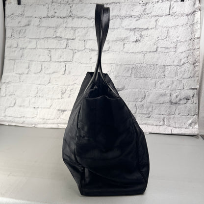Chanel Black Tote Bags A-15369