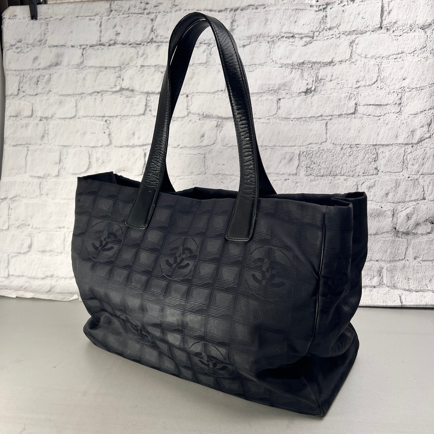 Chanel Black Tote Bags A-15369