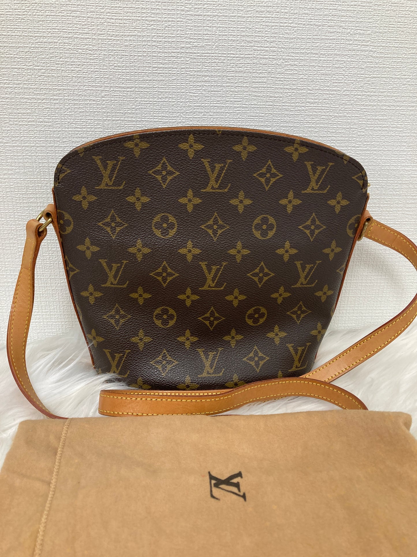 Louis Vuitton Brown Shoulder Bags A-15370