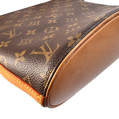 Louis Vuitton Brown Shoulder Bags A-15370