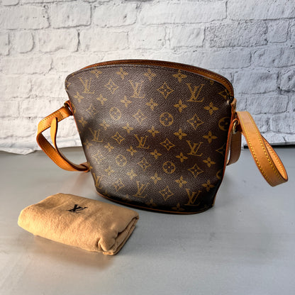 Louis Vuitton Brown Shoulder Bags A-15370