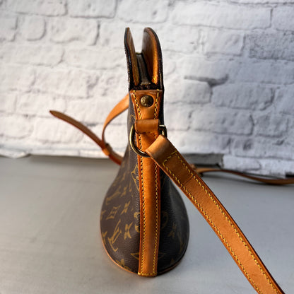 Louis Vuitton Brown Shoulder Bags A-15370