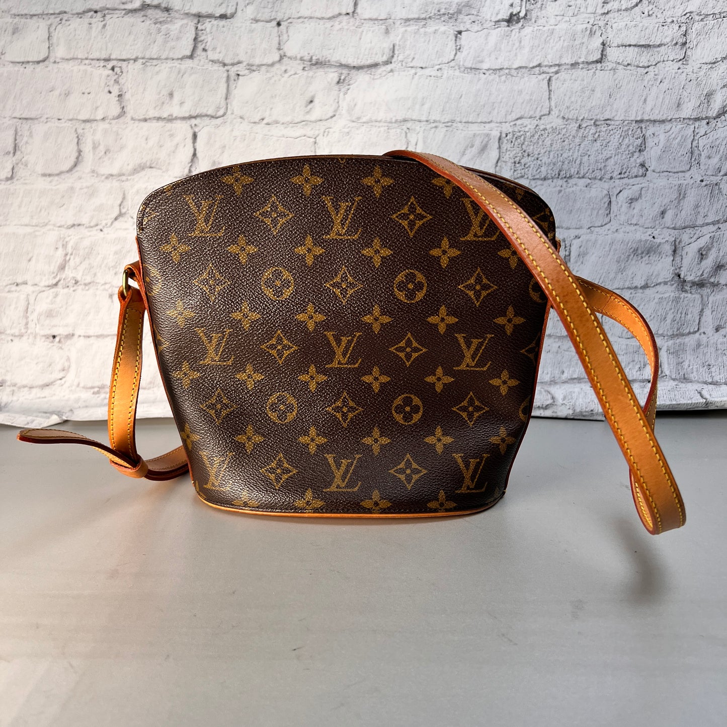 Louis Vuitton Brown Shoulder Bags A-15370