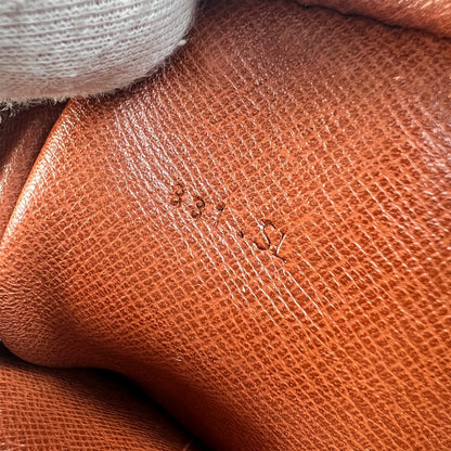 Louis Vuitton Brown Shoulder Bags A-15372