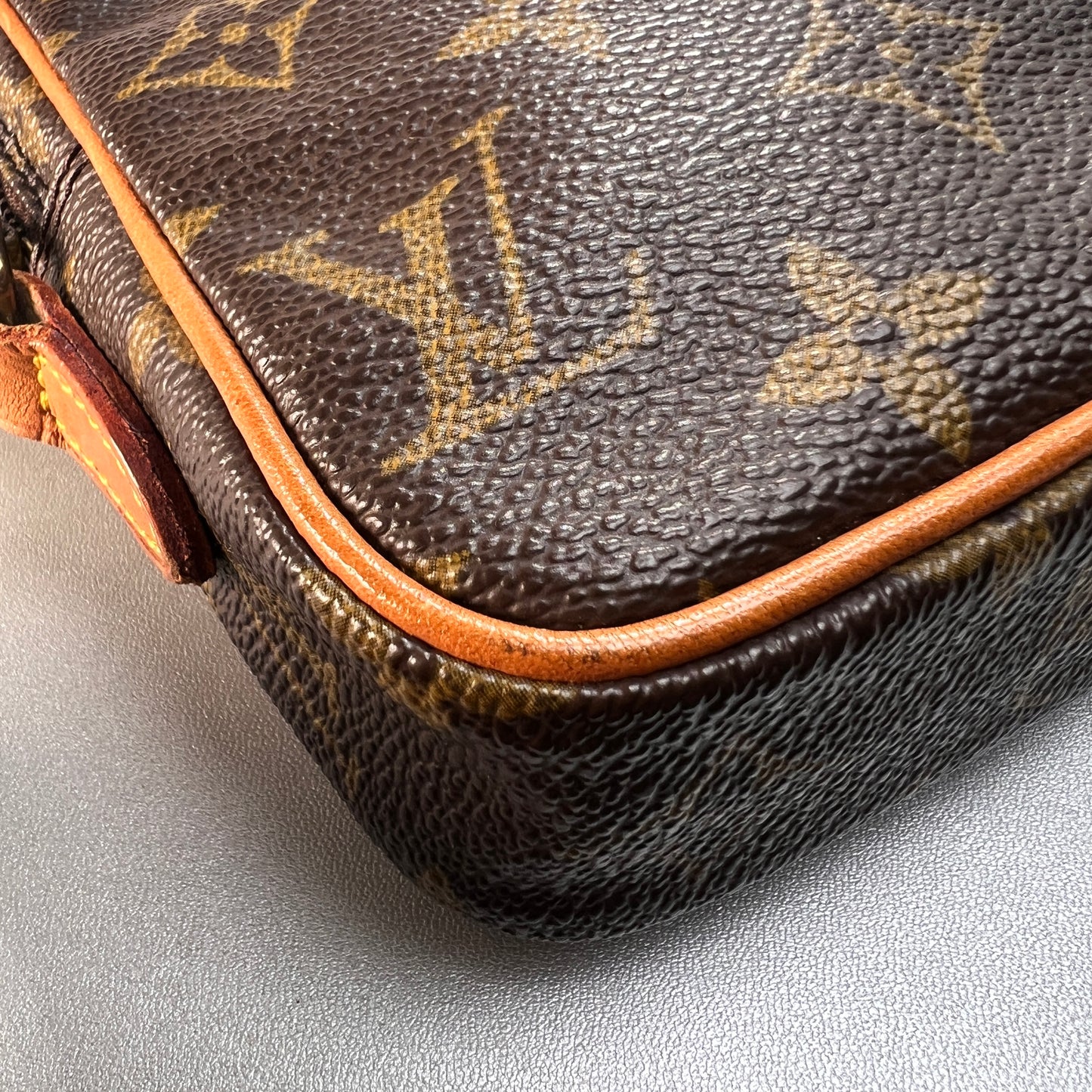 Louis Vuitton Brown Shoulder Bags A-15372