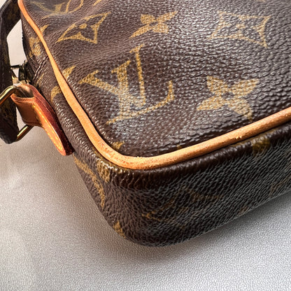 Louis Vuitton Brown Shoulder Bags A-15372