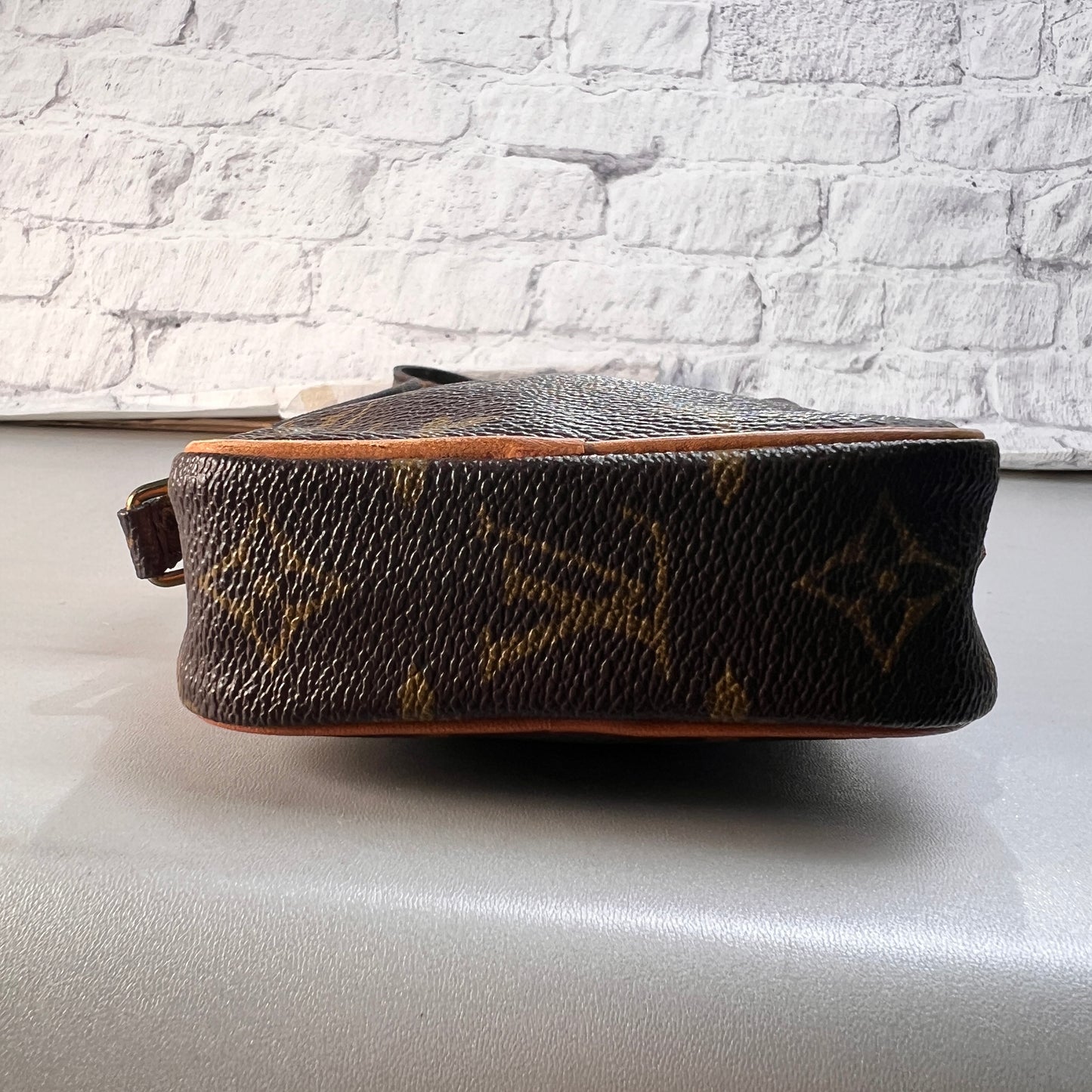 Louis Vuitton Brown Shoulder Bags A-15372