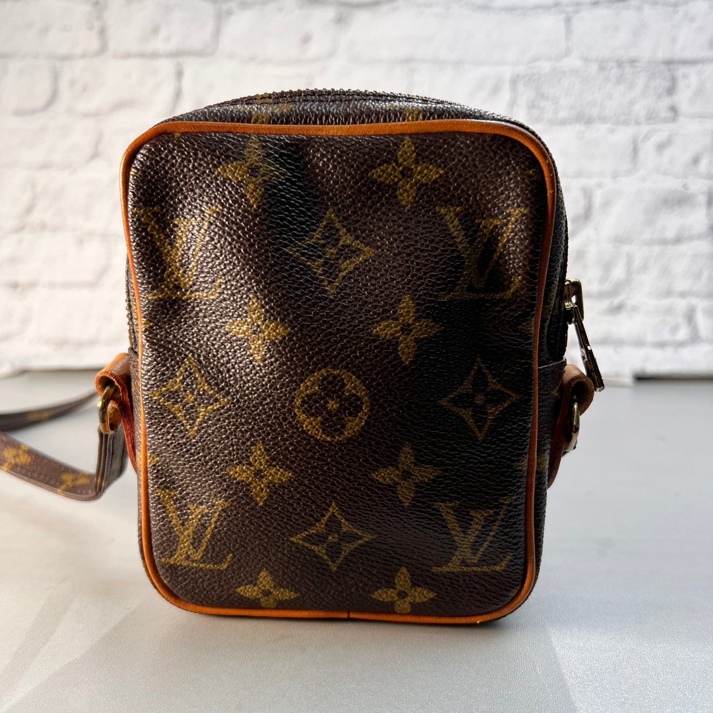 Louis Vuitton Brown Shoulder Bags A-15372