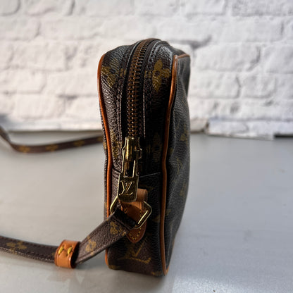 Louis Vuitton Brown Shoulder Bags A-15372