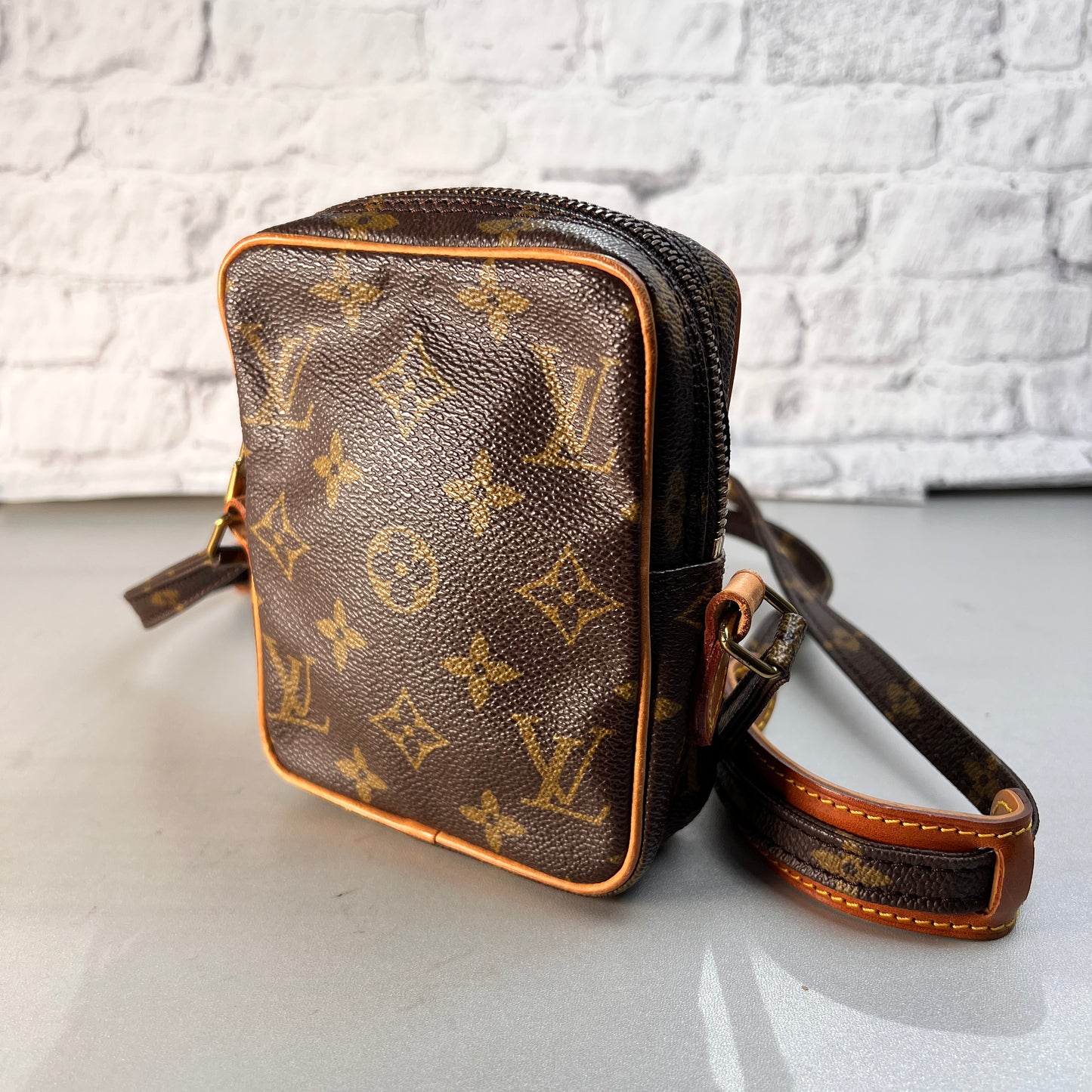 Louis Vuitton Brown Shoulder Bags A-15372