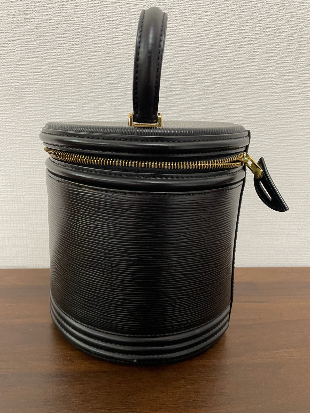 Louis Vuitton Black Handle Bags A-15382