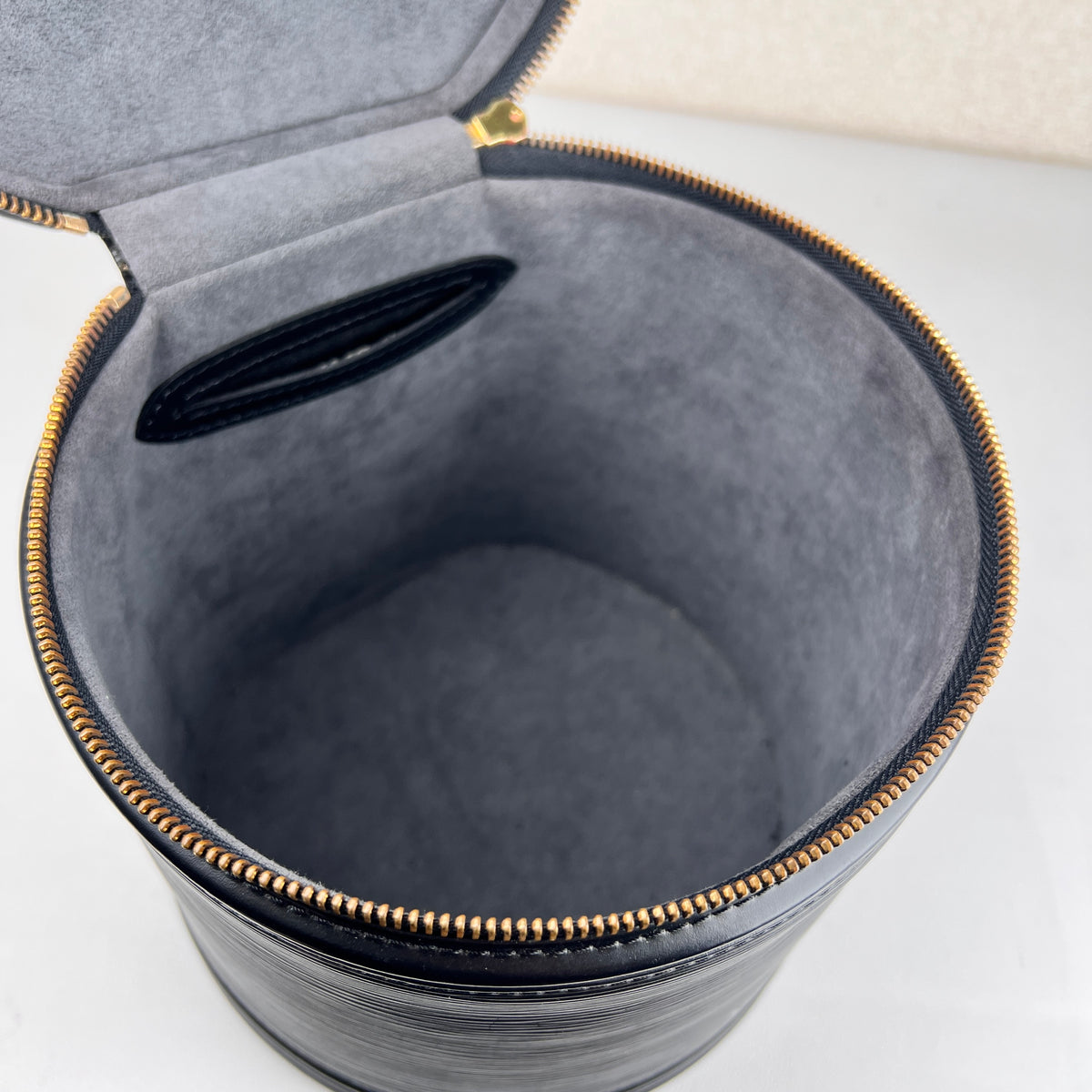 Louis Vuitton Black Handle Bags A-15382