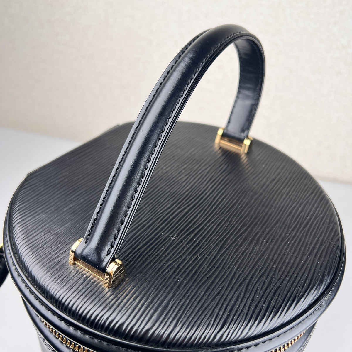 Louis Vuitton Black Handle Bags A-15382