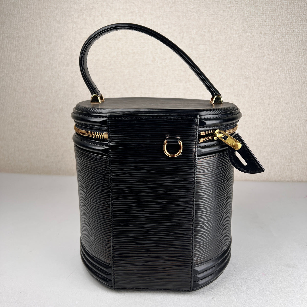 Louis Vuitton Black Handle Bags A-15382