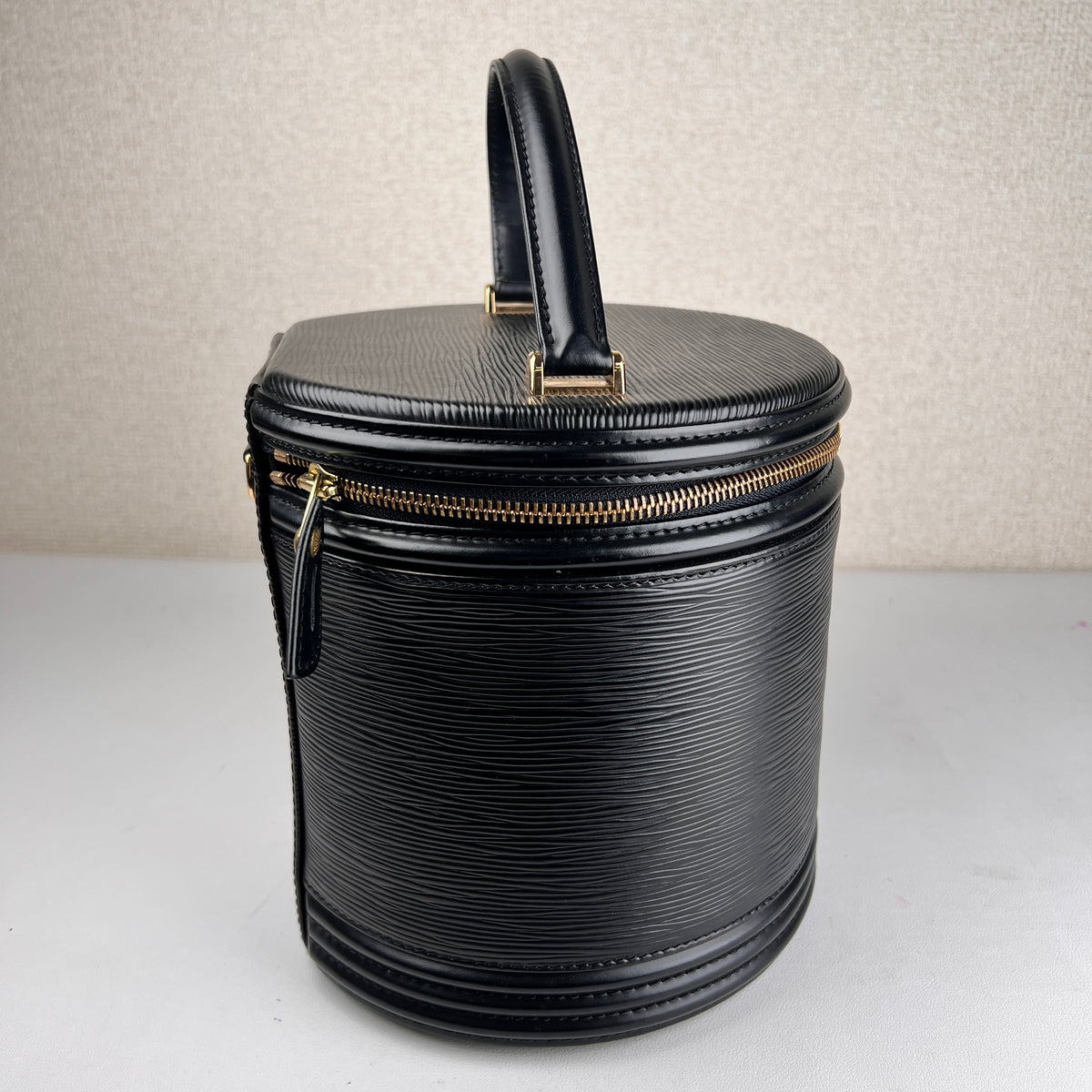 Louis Vuitton Black Handle Bags A-15382