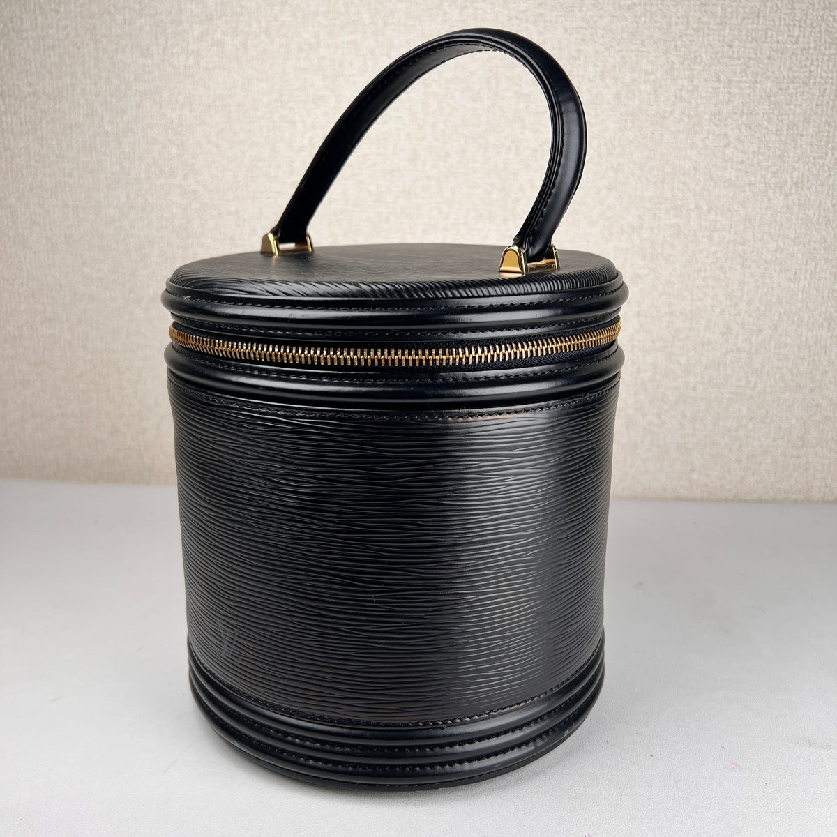 Louis Vuitton Black Handle Bags A-15382