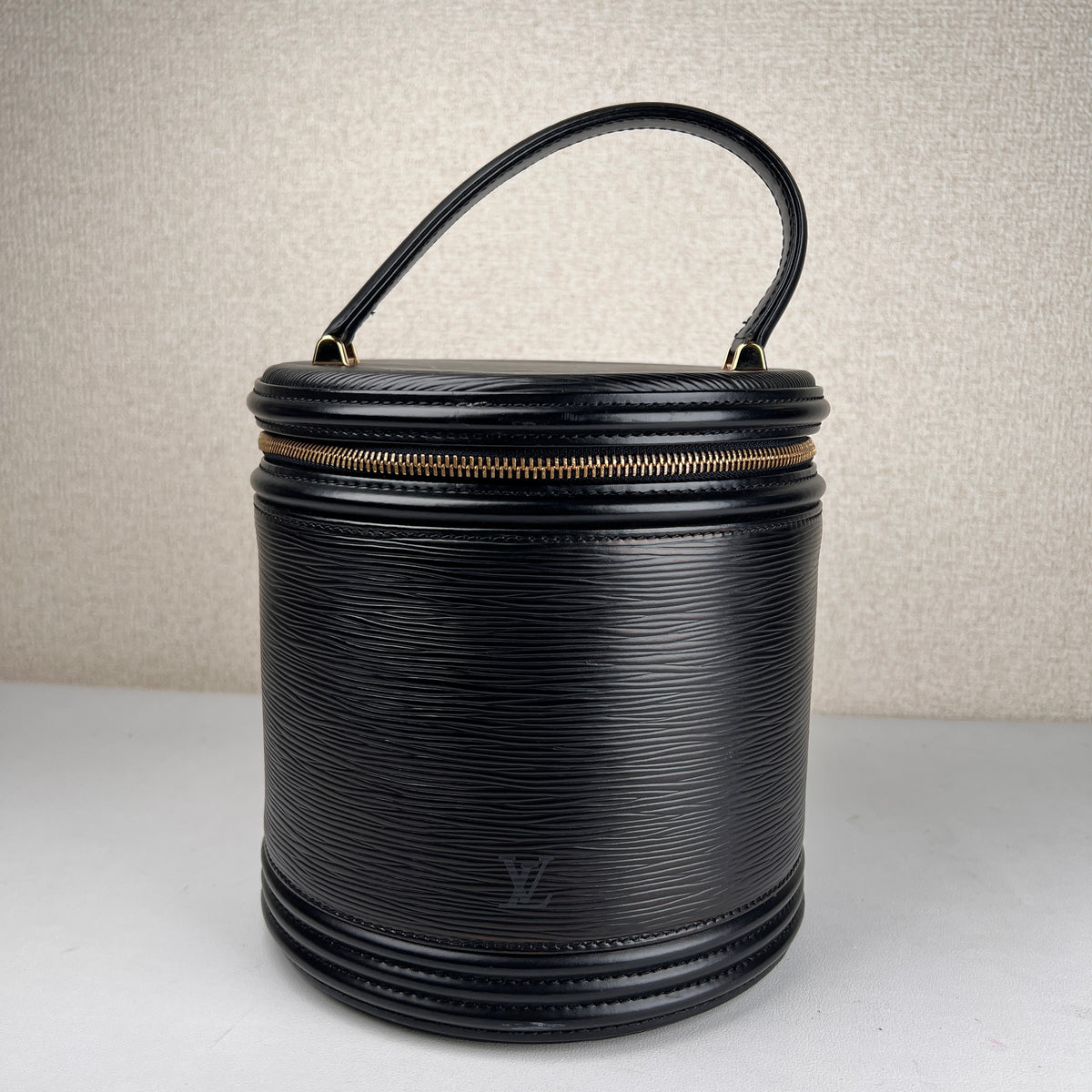 Louis Vuitton Black Handle Bags A-15382