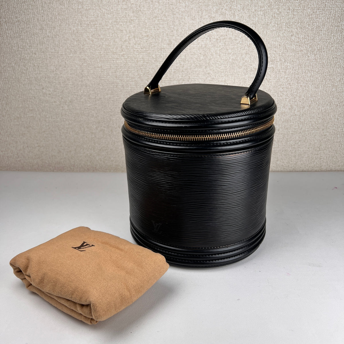 Louis Vuitton Black Handle Bags A-15382