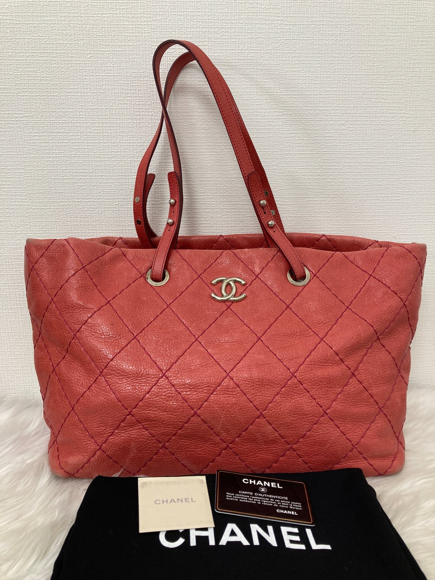 Chanel Red Tote Bags A-15383