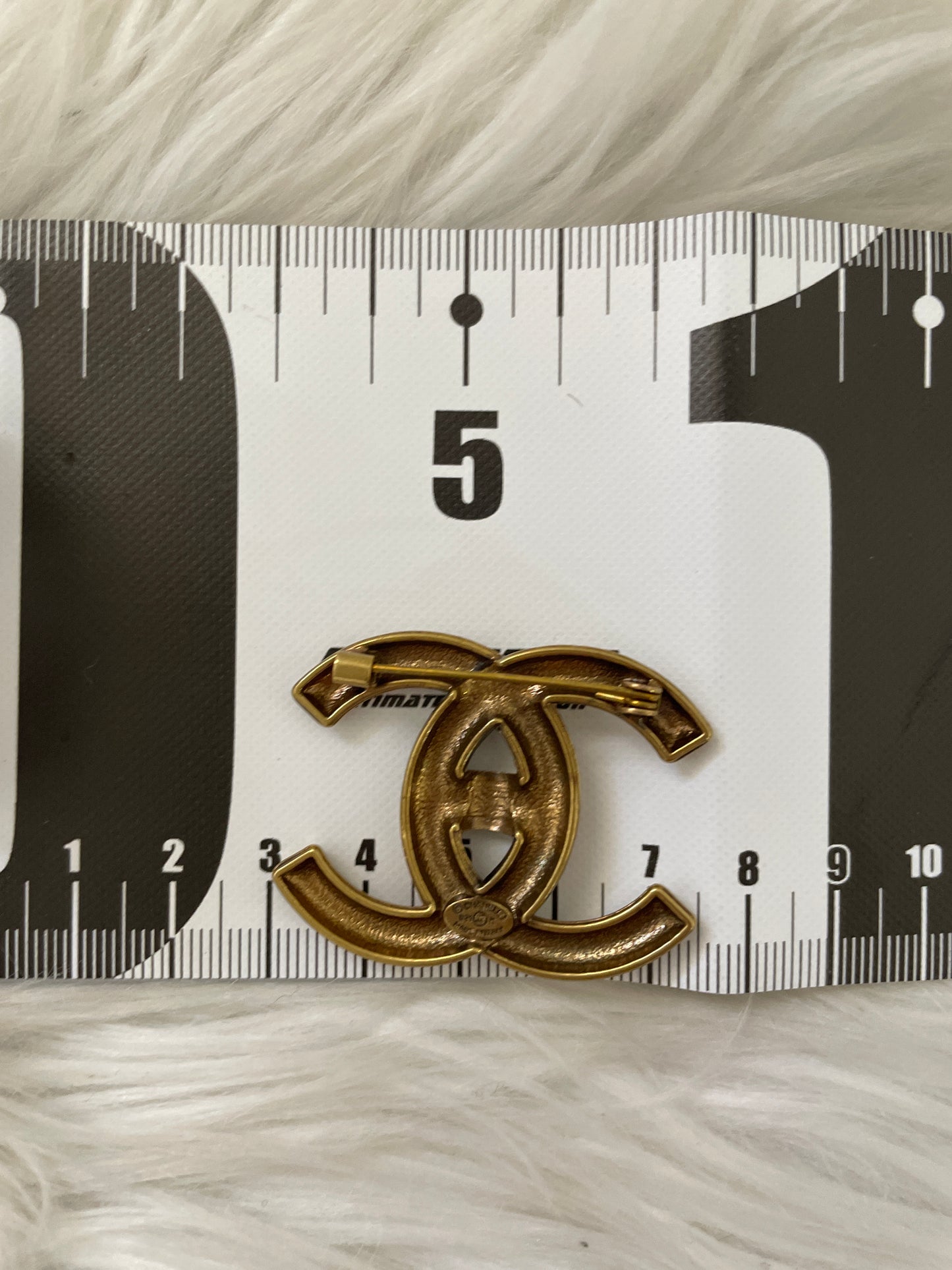 Chanel Gold Brooches A-15440
