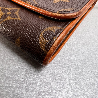 Louis Vuitton Brown Handle Bags A-15514