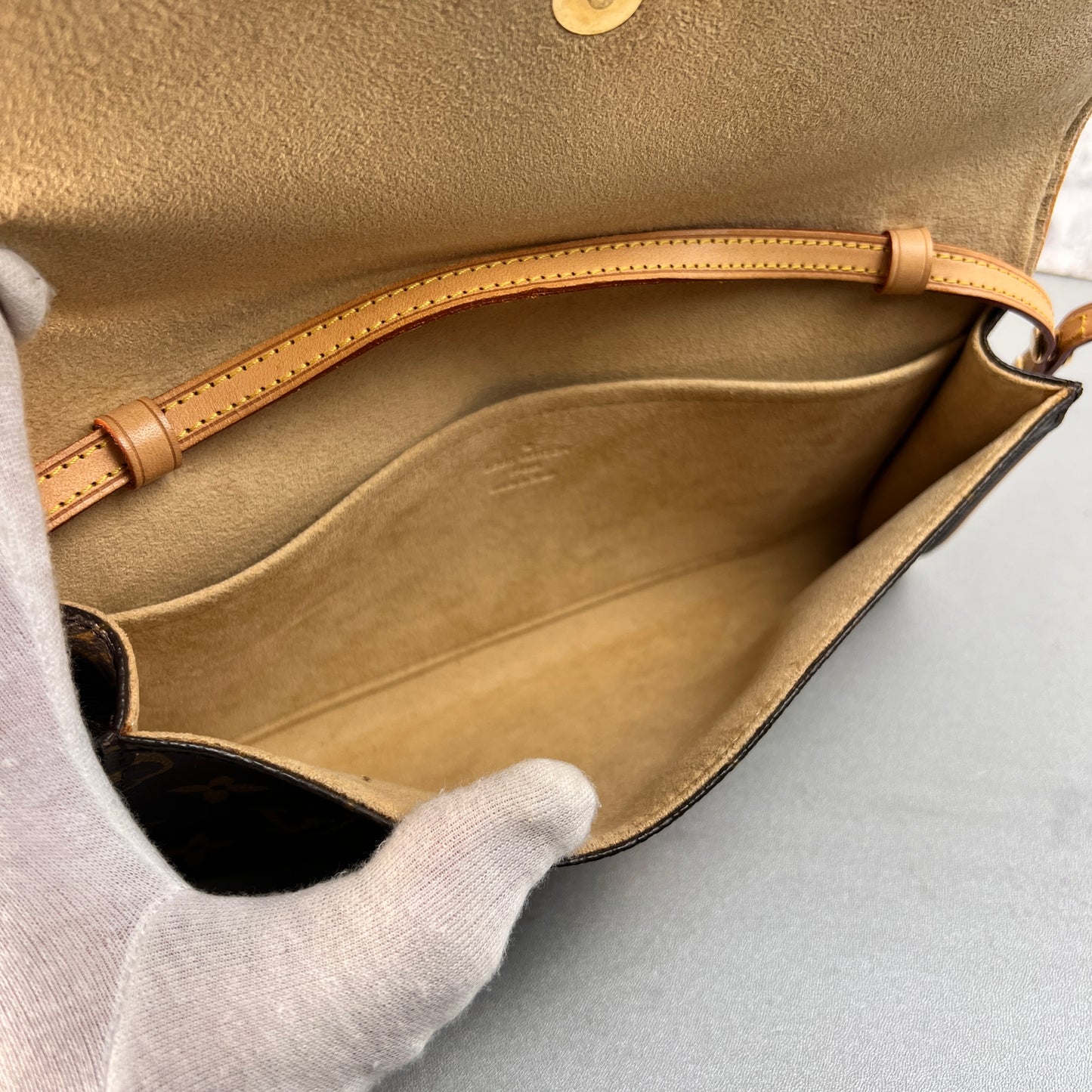 Louis Vuitton Brown Handle Bags A-15515