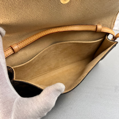 Louis Vuitton Brown Handle Bags A-15515