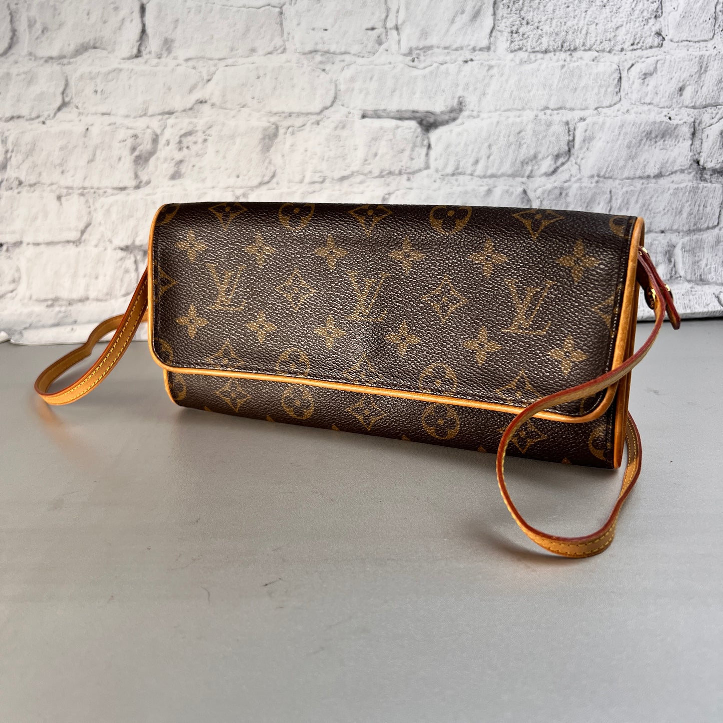 Louis Vuitton Brown Handle Bags A-15515