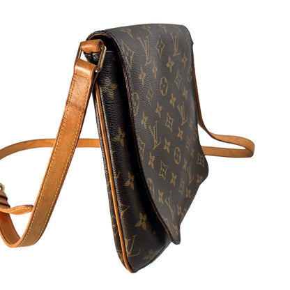 Louis Vuitton Brown Shoulder Bags A-15520