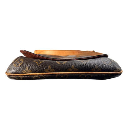 Louis Vuitton Brown Shoulder Bags A-15520
