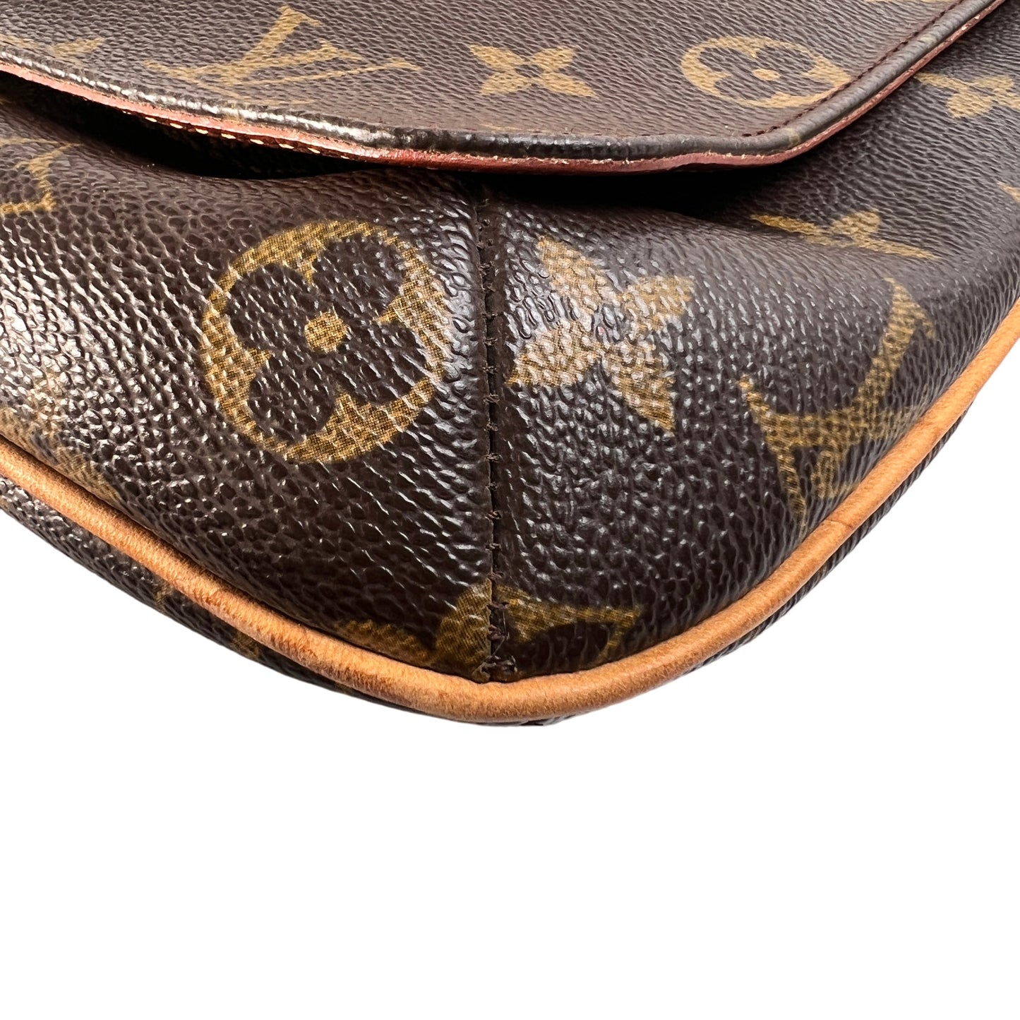 Louis Vuitton Brown Shoulder Bags A-15520