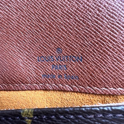 Louis Vuitton Brown Shoulder Bags A-15520