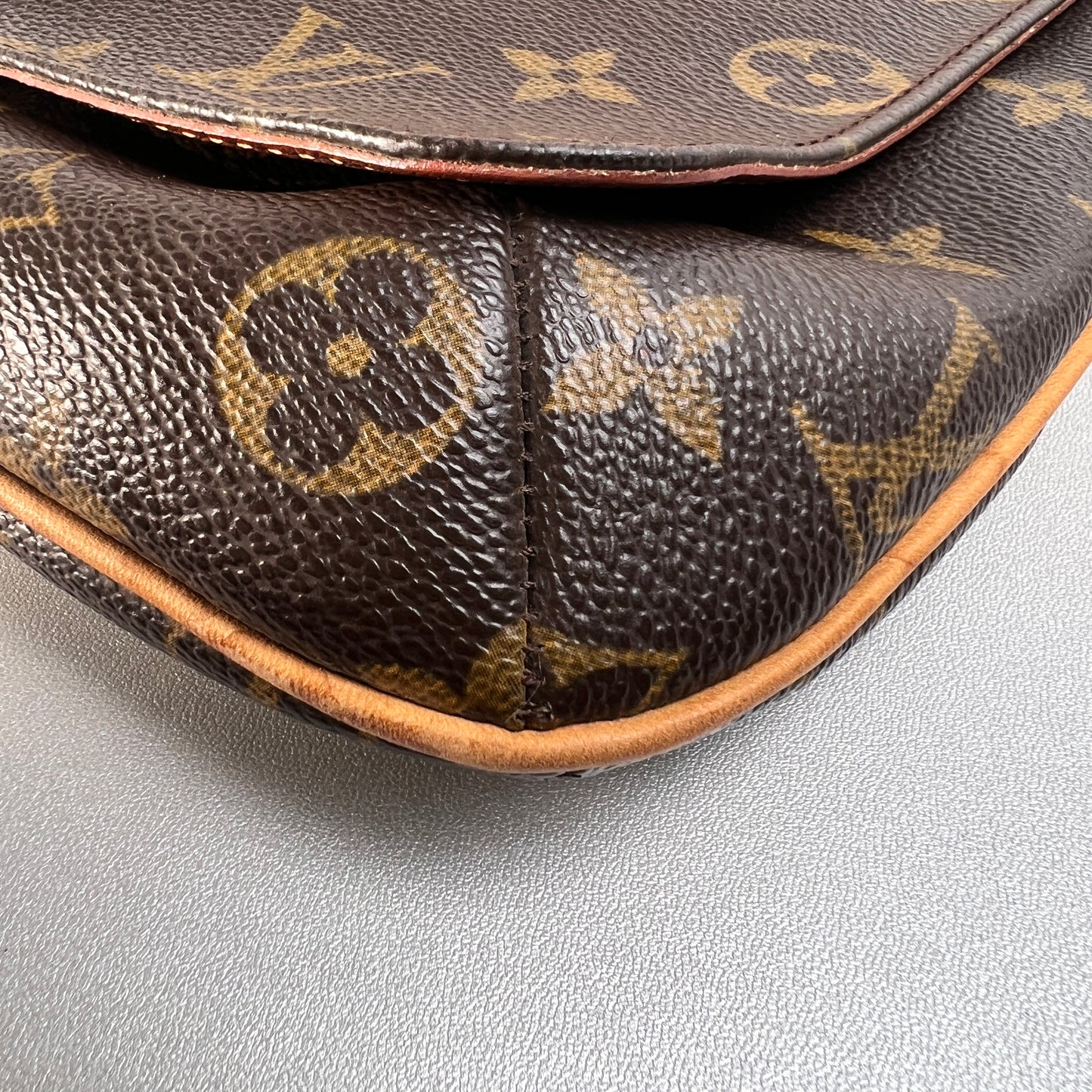 Louis Vuitton Brown Shoulder Bags A-15520