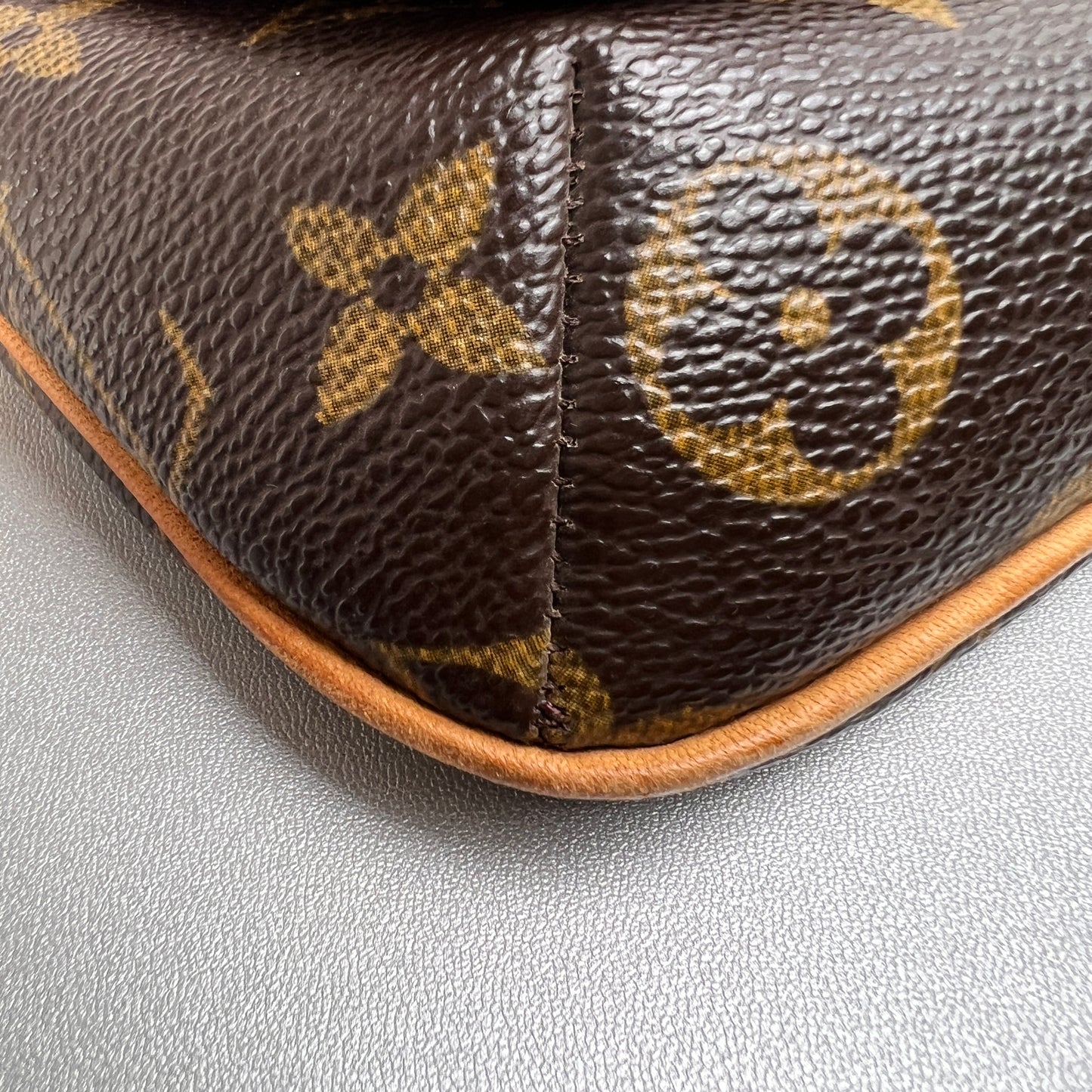 Louis Vuitton Brown Shoulder Bags A-15520