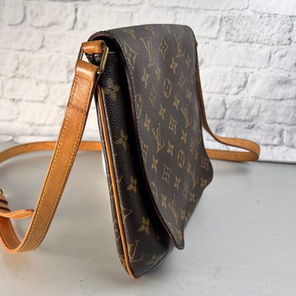 Louis Vuitton Brown Shoulder Bags A-15520