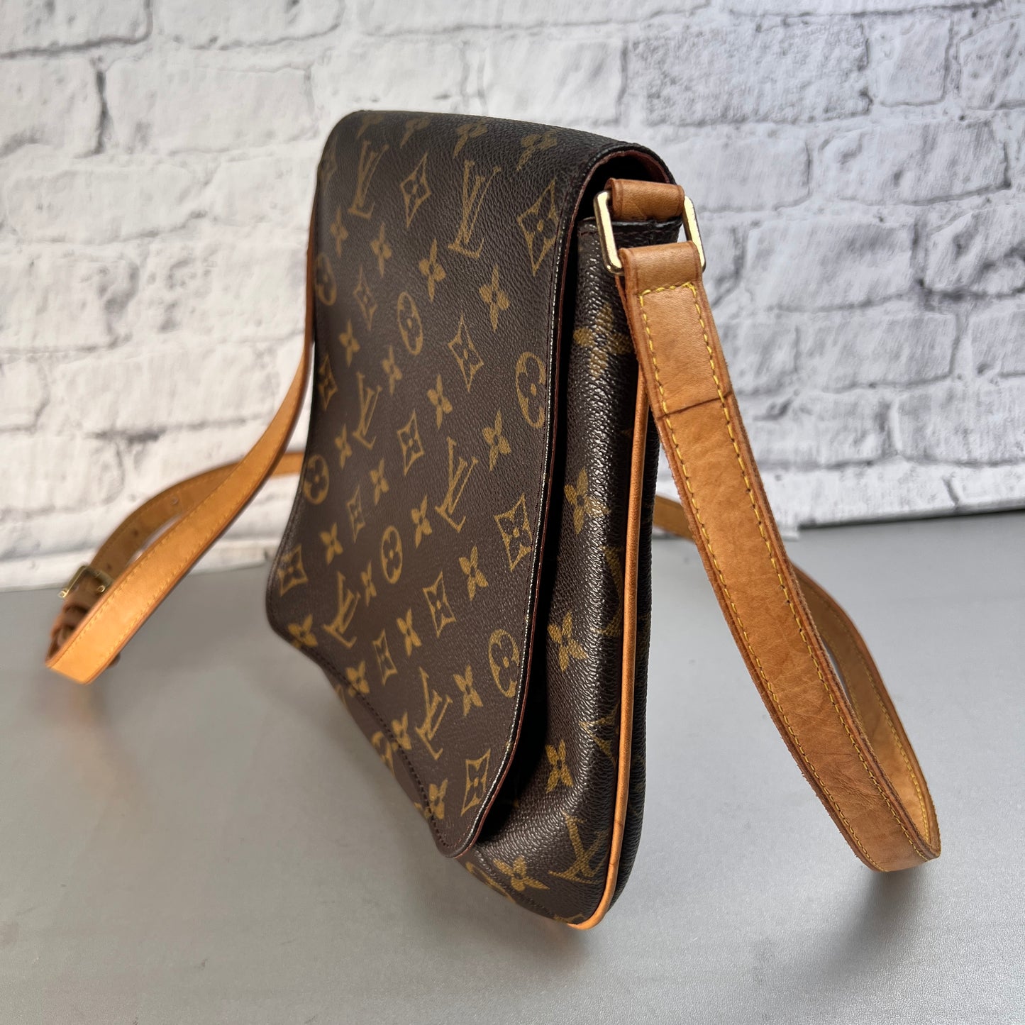 Louis Vuitton Brown Shoulder Bags A-15520