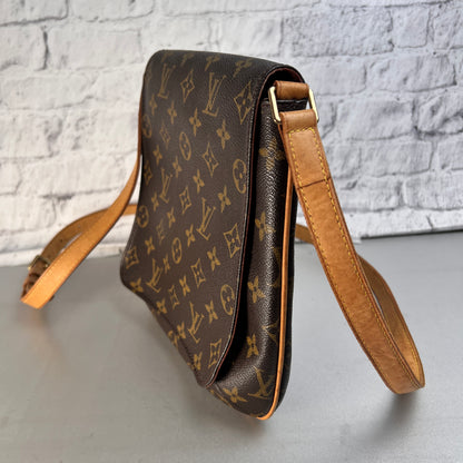 Louis Vuitton Brown Shoulder Bags A-15520