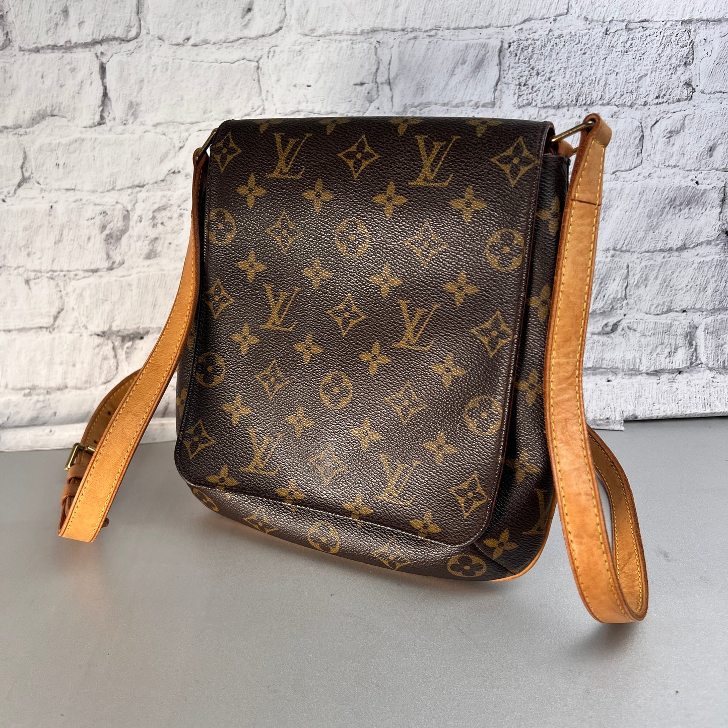 Louis Vuitton Brown Shoulder Bags A-15520