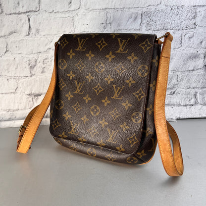 Louis Vuitton Brown Shoulder Bags A-15520