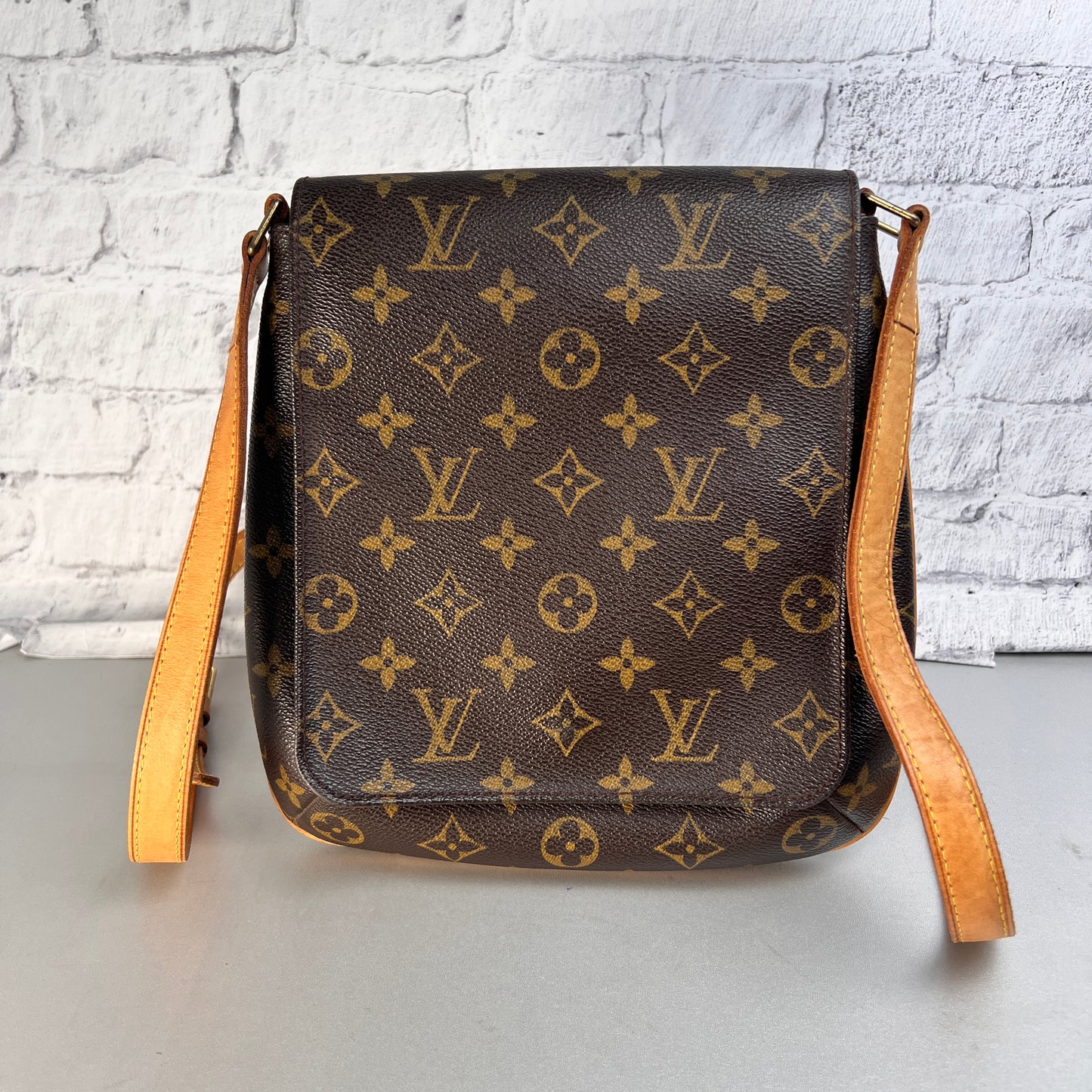 Louis Vuitton Brown Shoulder Bags A-15520