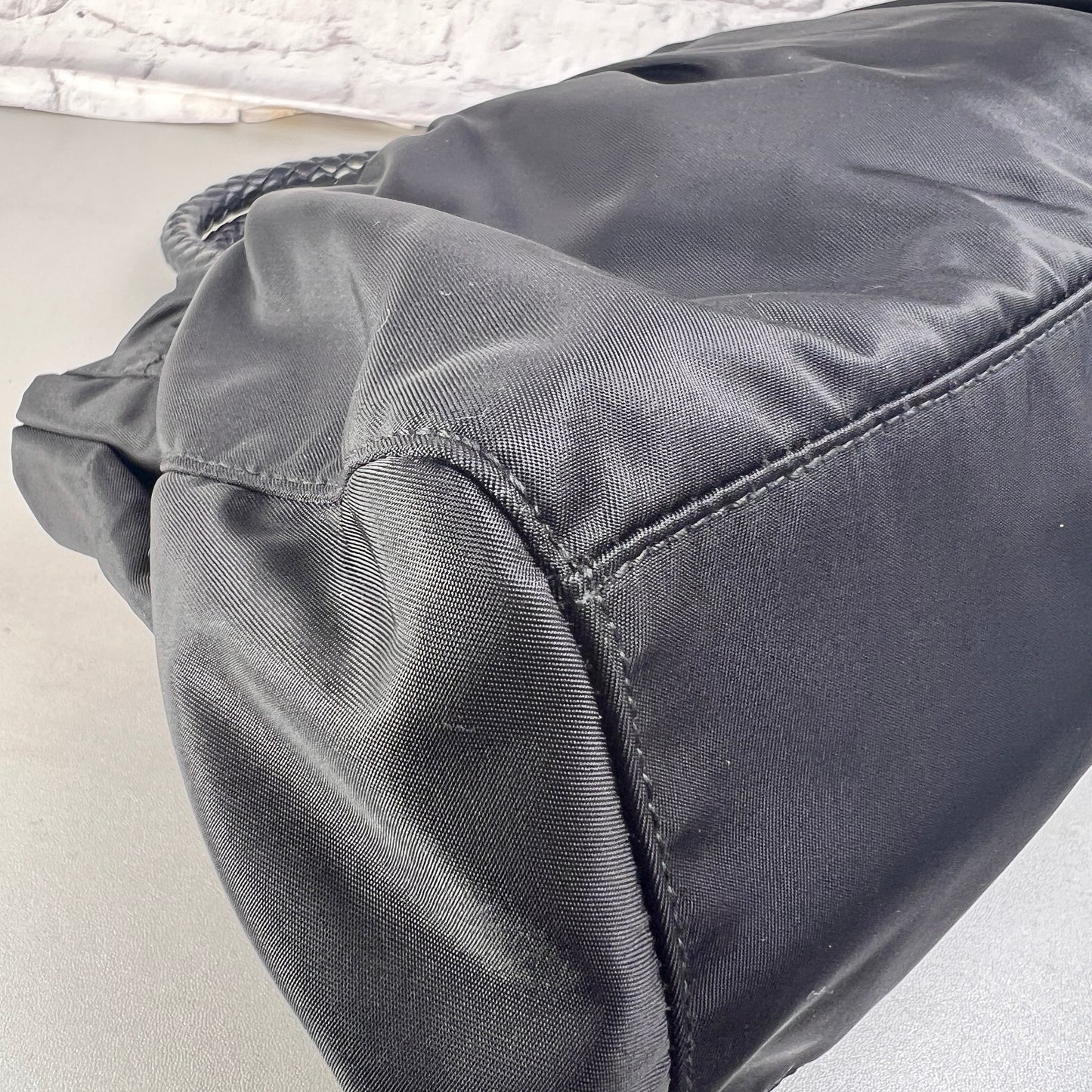 Prada Black Handle Bags A-15521