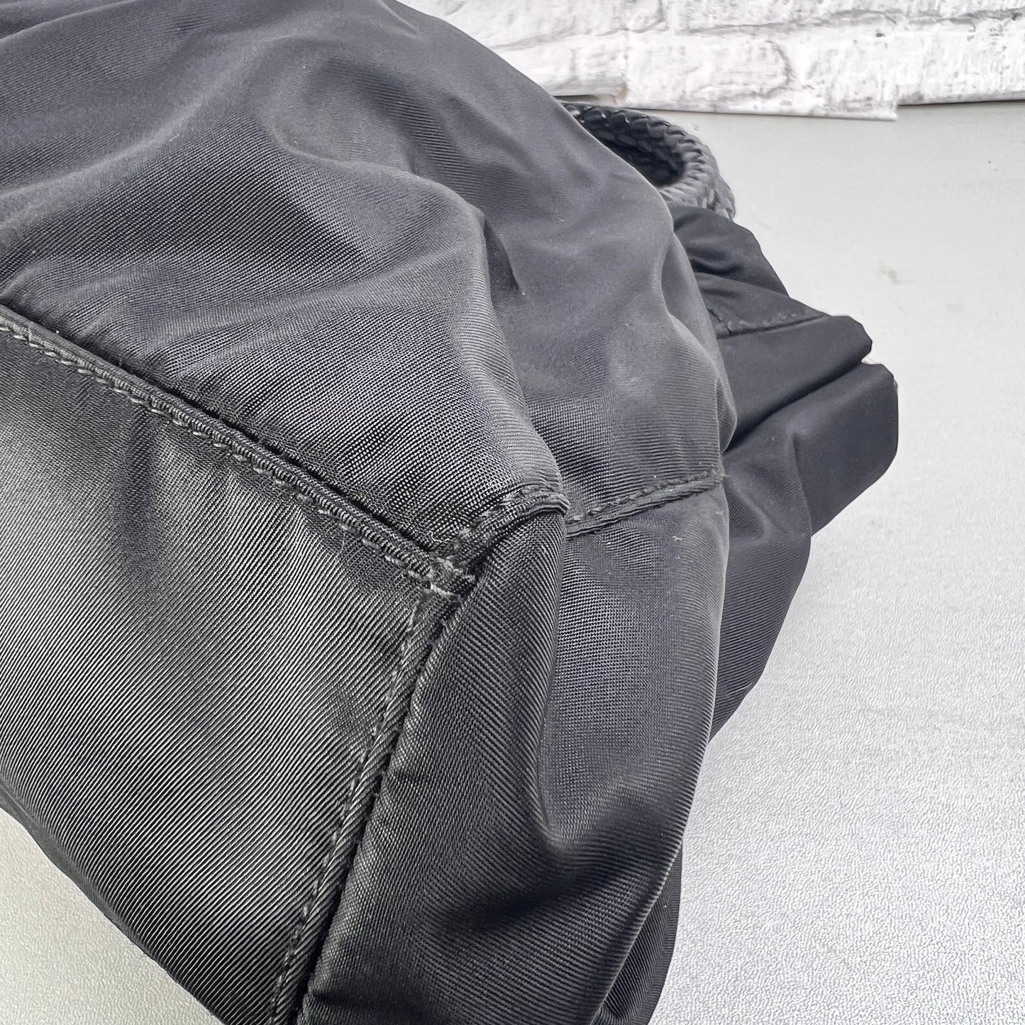 Prada Black Handle Bags A-15521