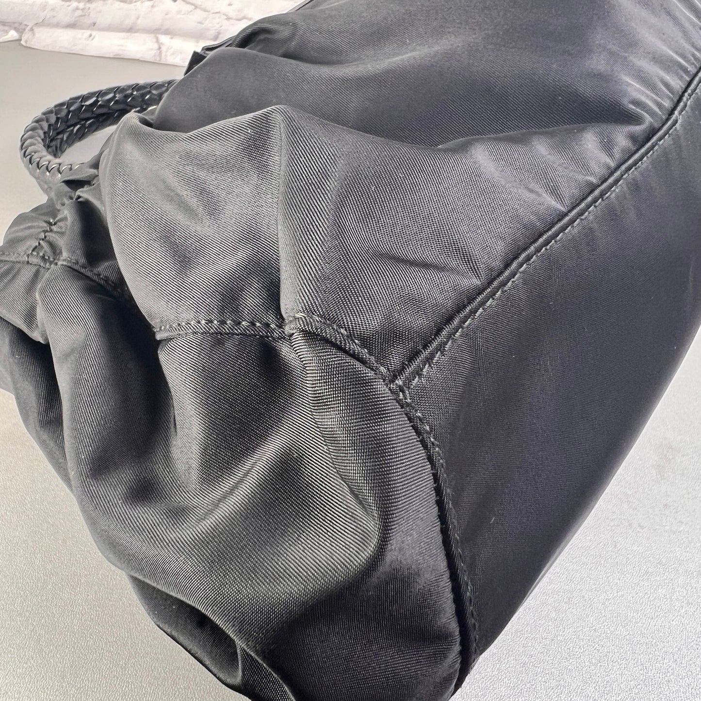 Prada Black Handle Bags A-15521