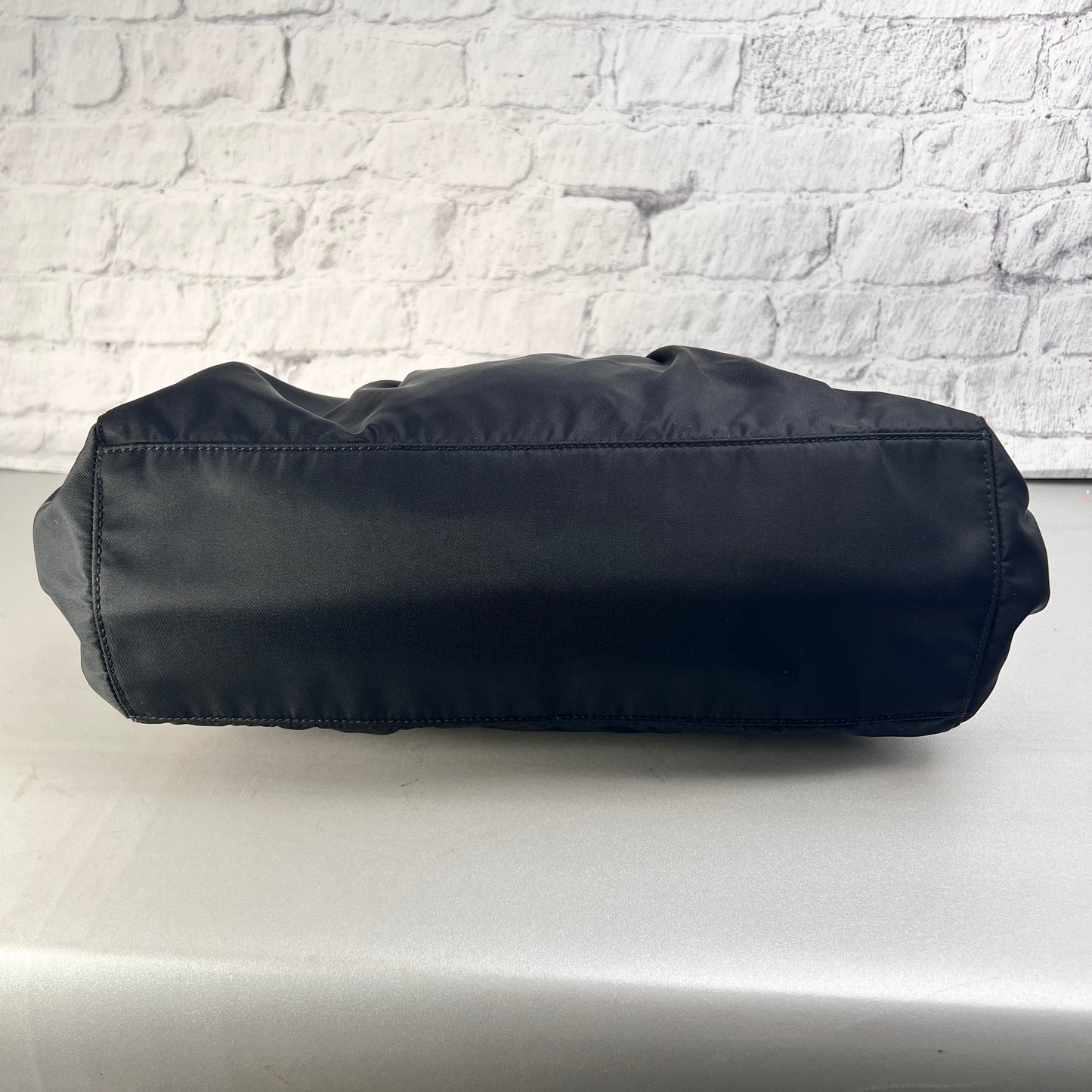 Prada Black Handle Bags A-15521