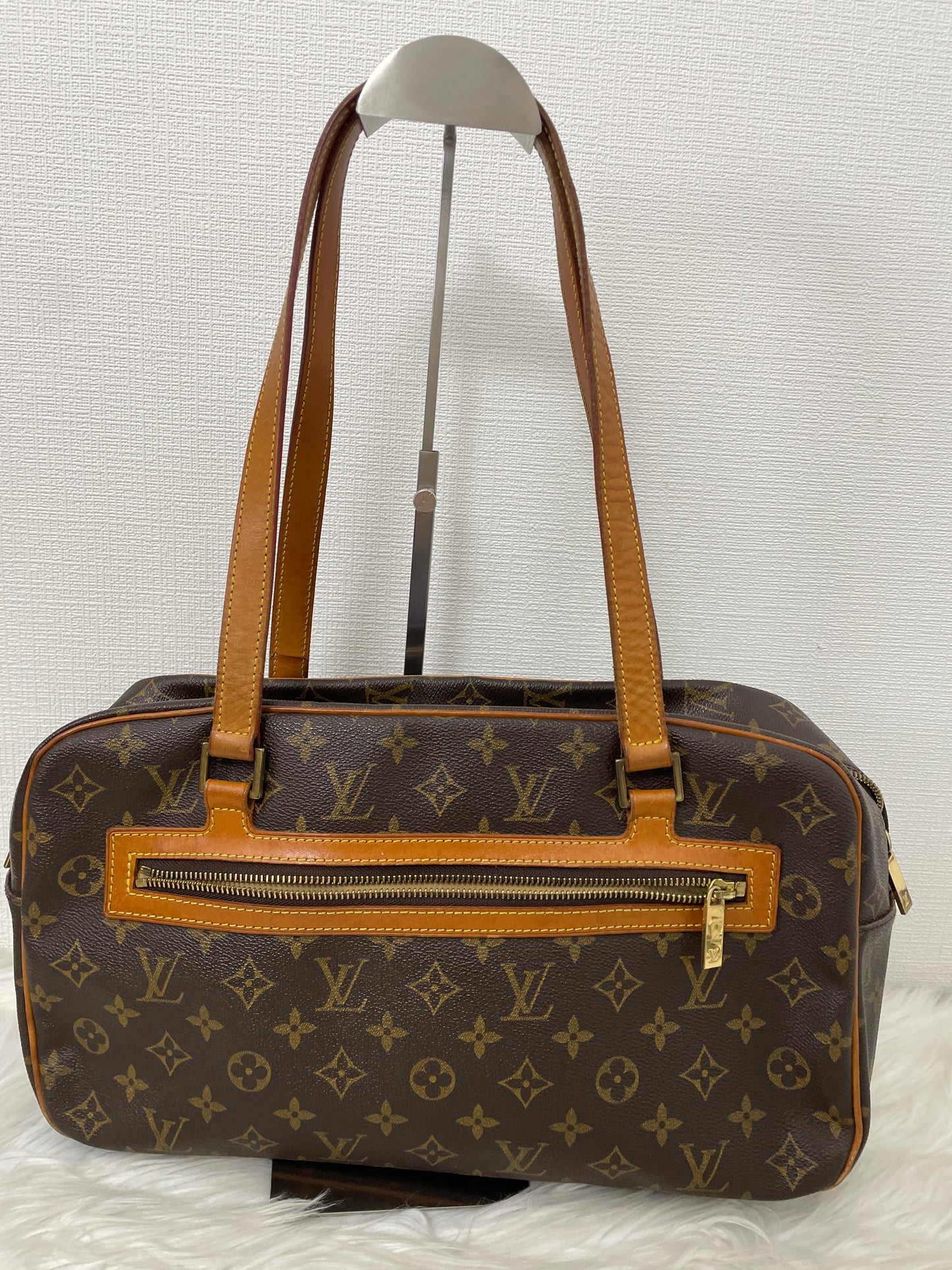 Louis Vuitton Brown Handle Bags A-15527