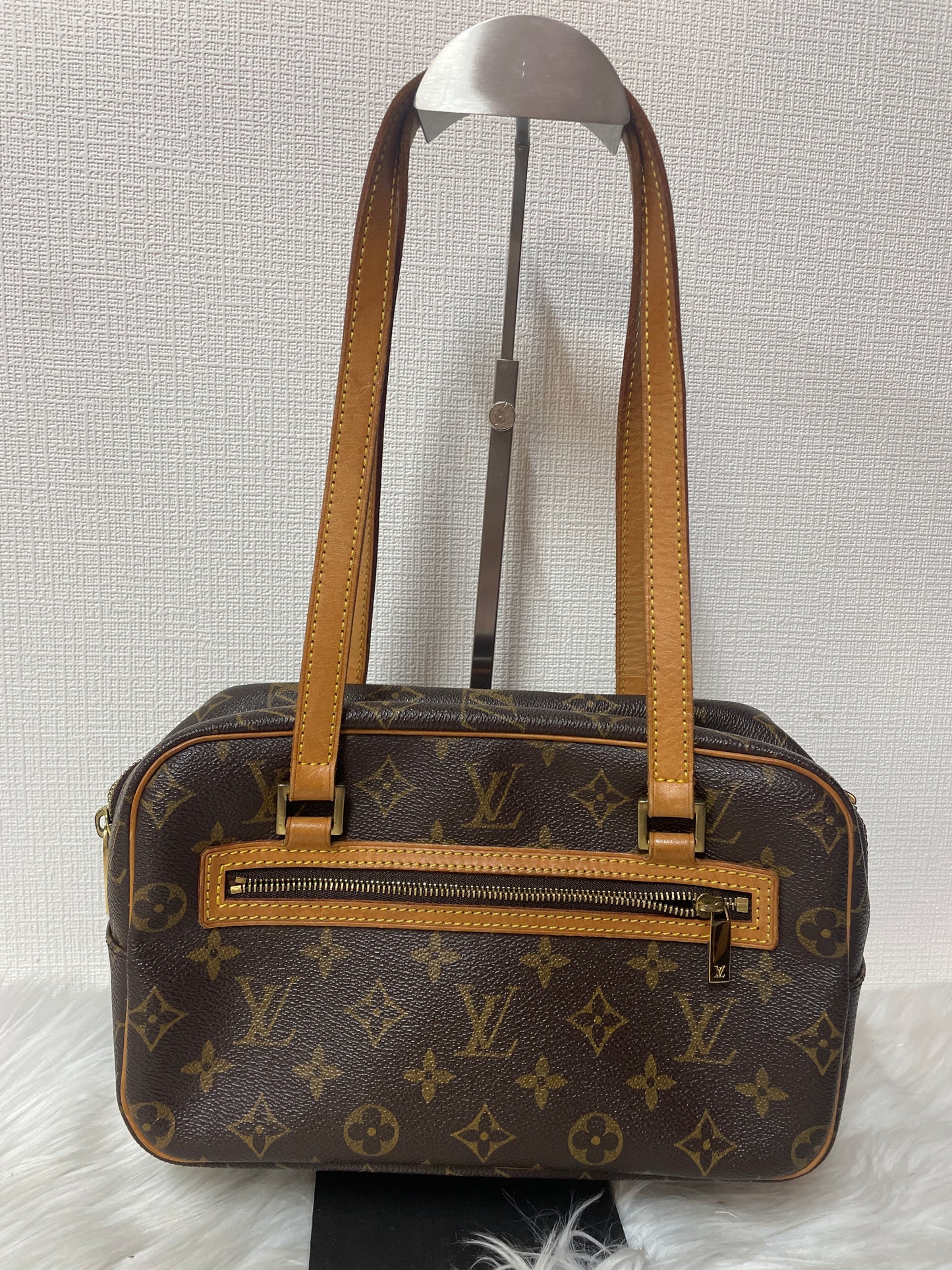 Louis Vuitton Brown Handle Bags A-15528